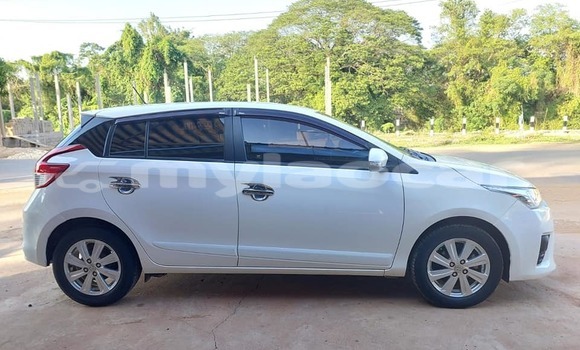 Buy Used Toyota Avensis White Car in Vientiane in Vientiane Province Buy Used Toyota Avensis White Car in Vientiane in Vientiane Province