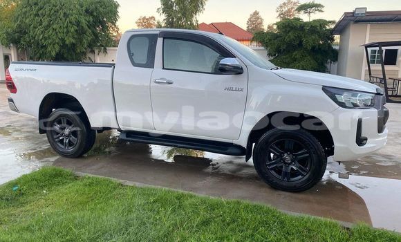 Buy Used Toyota Hilux White Car in Vientiane in Vientiane Province Buy Used Toyota Hilux White Car in Vientiane in Vientiane Province
