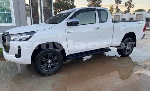 Buy Used Toyota Hilux White Car in Vientiane in Vientiane Province Buy Used Toyota Hilux White Car in Vientiane in Vientiane Province