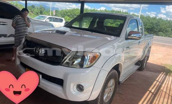 Buy Used Toyota Hilux White Car in Vientiane in Vientiane Province Buy Used Toyota Hilux White Car in Vientiane in Vientiane Province