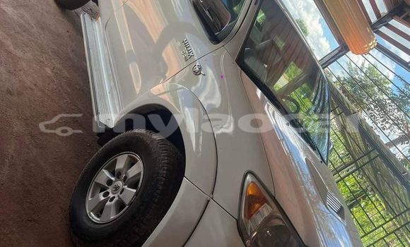 Buy Used Toyota Hilux White Car in Vientiane in Vientiane Province Buy Used Toyota Hilux White Car in Vientiane in Vientiane Province