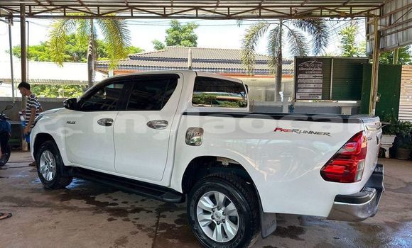 Buy Used Toyota Hilux White Car in Vientiane in Vientiane Province Buy Used Toyota Hilux White Car in Vientiane in Vientiane Province