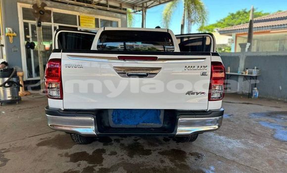 Buy Used Toyota Hilux White Car in Vientiane in Vientiane Province Buy Used Toyota Hilux White Car in Vientiane in Vientiane Province