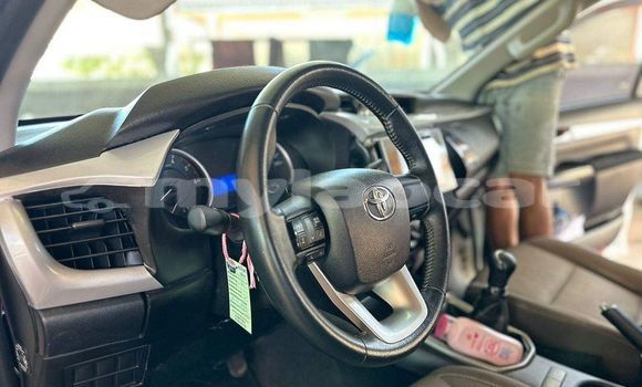 Buy Used Toyota Hilux White Car in Vientiane in Vientiane Province Buy Used Toyota Hilux White Car in Vientiane in Vientiane Province