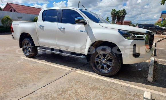 Buy Used Toyota Hilux White Car in Vientiane in Vientiane Province Buy Used Toyota Hilux White Car in Vientiane in Vientiane Province