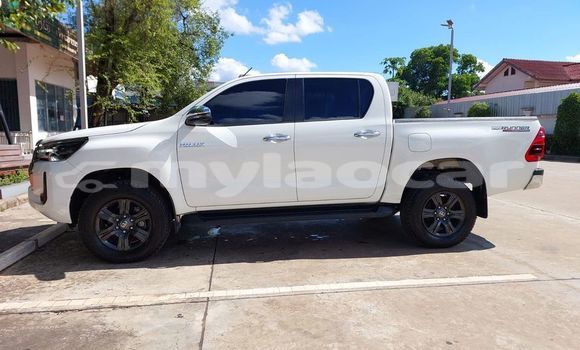 Buy Used Toyota Hilux White Car in Vientiane in Vientiane Province Buy Used Toyota Hilux White Car in Vientiane in Vientiane Province