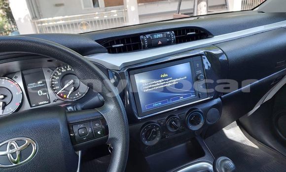 Buy Used Toyota Hilux White Car in Vientiane in Vientiane Province Buy Used Toyota Hilux White Car in Vientiane in Vientiane Province