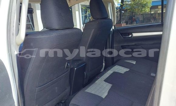 Buy Used Toyota Hilux White Car in Vientiane in Vientiane Province Buy Used Toyota Hilux White Car in Vientiane in Vientiane Province