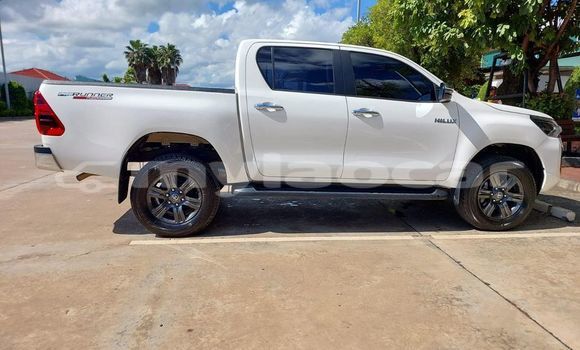 Buy Used Toyota Hilux White Car in Vientiane in Vientiane Province Buy Used Toyota Hilux White Car in Vientiane in Vientiane Province