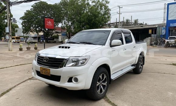 Buy Used Toyota Hilux White Car in Vientiane in Vientiane Province Buy Used Toyota Hilux White Car in Vientiane in Vientiane Province