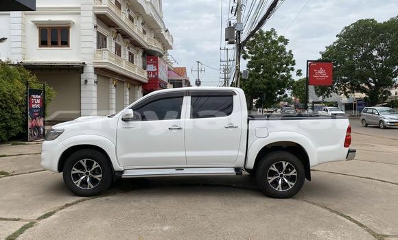 Buy Used Toyota Hilux White Car in Vientiane in Vientiane Province Buy Used Toyota Hilux White Car in Vientiane in Vientiane Province