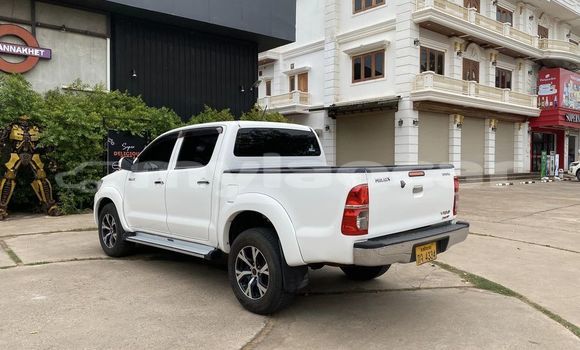 Buy Used Toyota Hilux White Car in Vientiane in Vientiane Province Buy Used Toyota Hilux White Car in Vientiane in Vientiane Province