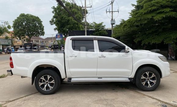 Buy Used Toyota Hilux White Car in Vientiane in Vientiane Province Buy Used Toyota Hilux White Car in Vientiane in Vientiane Province