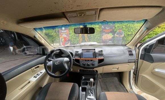 Buy Used Toyota Hilux White Car in Vientiane in Vientiane Province Buy Used Toyota Hilux White Car in Vientiane in Vientiane Province