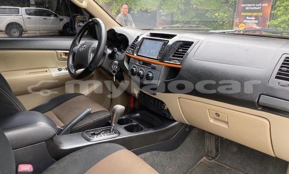 Buy Used Toyota Hilux White Car in Vientiane in Vientiane Province Buy Used Toyota Hilux White Car in Vientiane in Vientiane Province