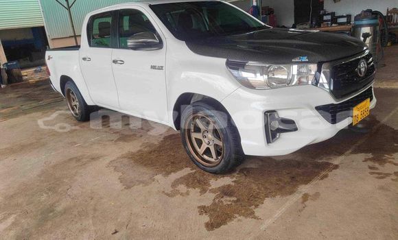 Buy Used Toyota Hilux White Car in Vientiane in Vientiane Province Buy Used Toyota Hilux White Car in Vientiane in Vientiane Province