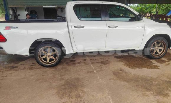 Buy Used Toyota Hilux White Car in Vientiane in Vientiane Province Buy Used Toyota Hilux White Car in Vientiane in Vientiane Province