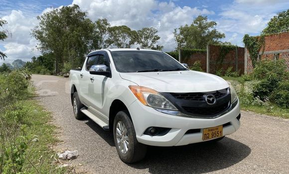 Buy Used Toyota Hilux White Car in Vientiane in Vientiane Province Buy Used Toyota Hilux White Car in Vientiane in Vientiane Province