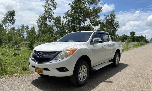 Buy Used Toyota Hilux White Car in Vientiane in Vientiane Province Buy Used Toyota Hilux White Car in Vientiane in Vientiane Province