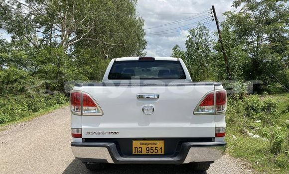 Buy Used Toyota Hilux White Car in Vientiane in Vientiane Province Buy Used Toyota Hilux White Car in Vientiane in Vientiane Province