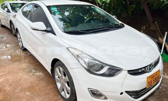 Buy Used Hyundai Elantra White Car in Vientiane in Vientiane Province