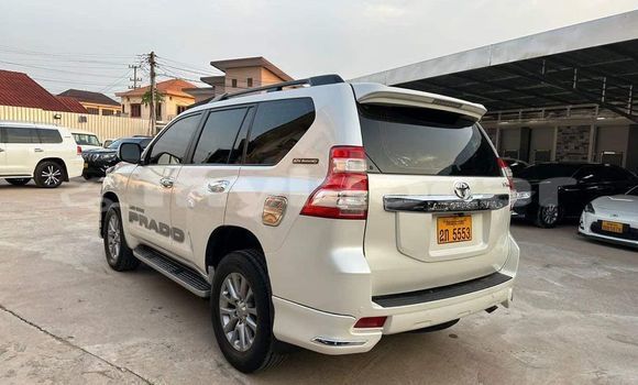 Buy Used Toyota Land Cruiser White Car in Vientiane in Vientiane Province Buy Used Toyota Land Cruiser White Car in Vientiane in Vientiane Province
