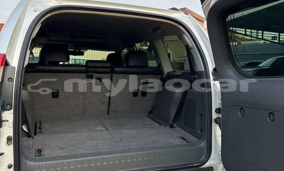 Buy Used Toyota Land Cruiser White Car in Vientiane in Vientiane Province Buy Used Toyota Land Cruiser White Car in Vientiane in Vientiane Province