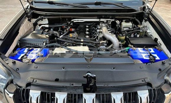 Buy Used Toyota Land Cruiser White Car in Vientiane in Vientiane Province Buy Used Toyota Land Cruiser White Car in Vientiane in Vientiane Province