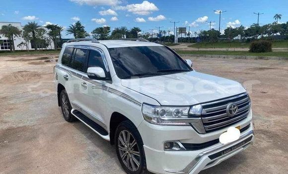 Buy Used Toyota Land Cruiser White Car in Vientiane in Vientiane Province Buy Used Toyota Land Cruiser White Car in Vientiane in Vientiane Province