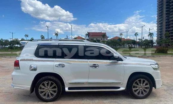 Buy Used Toyota Land Cruiser White Car in Vientiane in Vientiane Province Buy Used Toyota Land Cruiser White Car in Vientiane in Vientiane Province