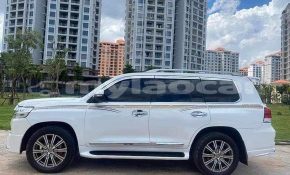 Buy Used Toyota Land Cruiser White Car in Vientiane in Vientiane Province Buy Used Toyota Land Cruiser White Car in Vientiane in Vientiane Province