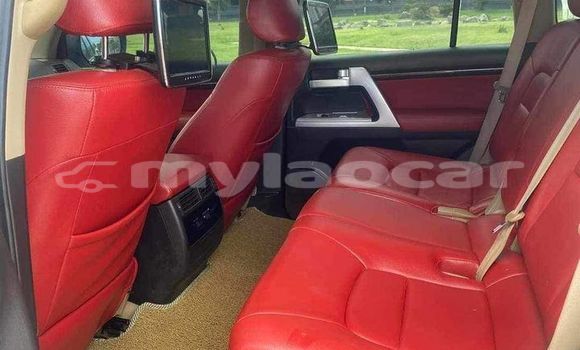 Buy Used Toyota Land Cruiser White Car in Vientiane in Vientiane Province Buy Used Toyota Land Cruiser White Car in Vientiane in Vientiane Province