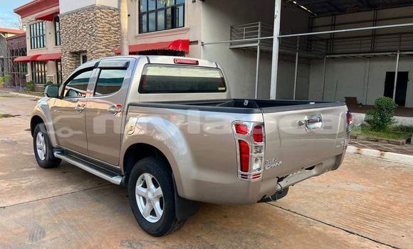 Buy Used Isuzu Aska Other Car in Vientiane in Vientiane Province Buy Used Isuzu Aska Other Car in Vientiane in Vientiane Province