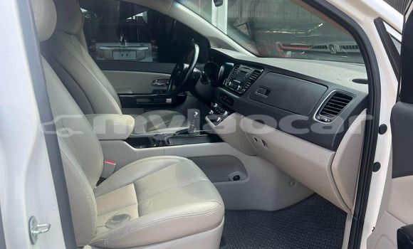 Buy Used Kia Sedona White Car in Vientiane in Vientiane Province Buy Used Kia Sedona White Car in Vientiane in Vientiane Province
