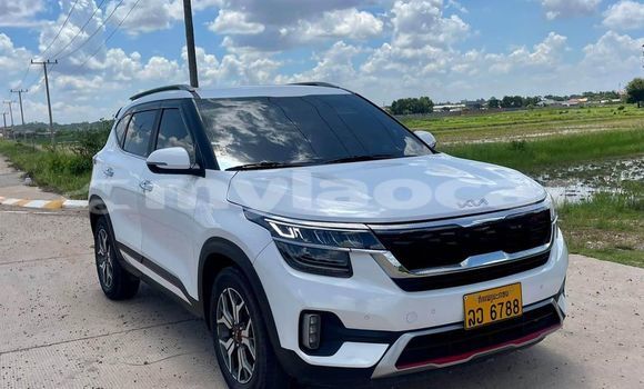 Buy Used Kia Sedona White Car in Vientiane in Vientiane Province Buy Used Kia Sedona White Car in Vientiane in Vientiane Province