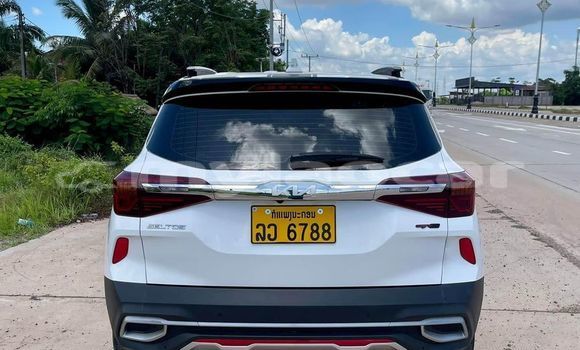 Buy Used Kia Sedona White Car in Vientiane in Vientiane Province Buy Used Kia Sedona White Car in Vientiane in Vientiane Province