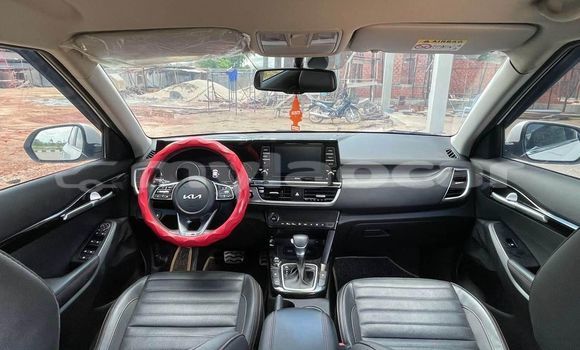 Buy Used Kia Sedona White Car in Vientiane in Vientiane Province Buy Used Kia Sedona White Car in Vientiane in Vientiane Province