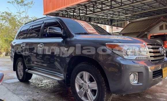 Buy Used Land Rover Defender Other Car in Vientiane in Vientiane Province Buy Used Land Rover Defender Other Car in Vientiane in Vientiane Province