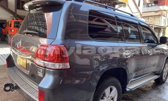 Buy Used Land Rover Defender Other Car in Vientiane in Vientiane Province Buy Used Land Rover Defender Other Car in Vientiane in Vientiane Province