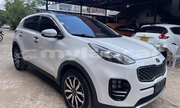 Buy Used Kia Sportage White Car in Vientiane in Vientiane Province Buy Used Kia Sportage White Car in Vientiane in Vientiane Province