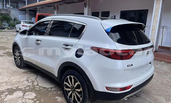 Buy Used Kia Sportage White Car in Vientiane in Vientiane Province Buy Used Kia Sportage White Car in Vientiane in Vientiane Province