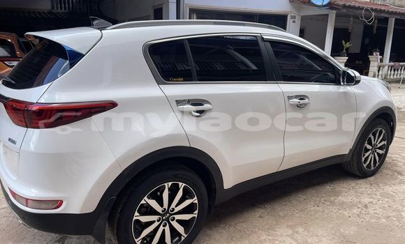 Buy Used Kia Sportage White Car in Vientiane in Vientiane Province Buy Used Kia Sportage White Car in Vientiane in Vientiane Province
