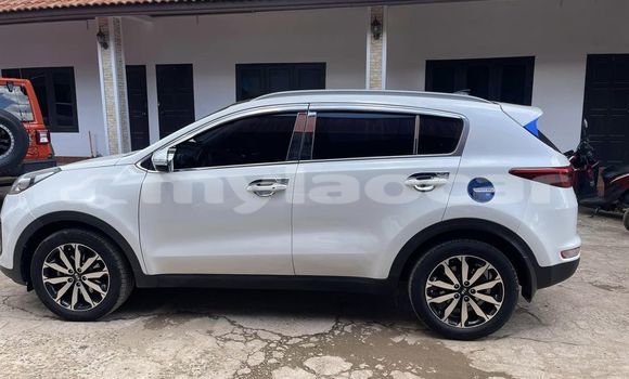 Buy Used Kia Sportage White Car in Vientiane in Vientiane Province Buy Used Kia Sportage White Car in Vientiane in Vientiane Province