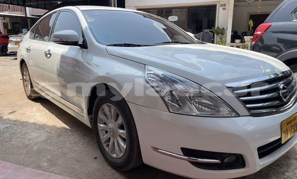 Buy Used Nissan Teana White Car in Vientiane in Vientiane Province Buy Used Nissan Teana White Car in Vientiane in Vientiane Province