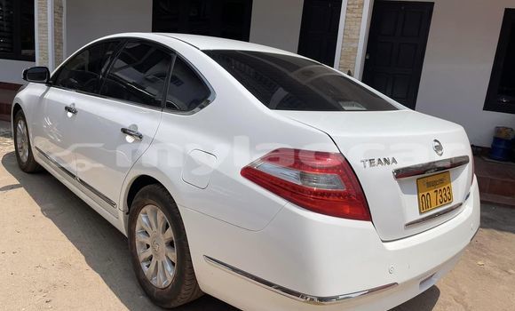 Buy Used Nissan Teana White Car in Vientiane in Vientiane Province Buy Used Nissan Teana White Car in Vientiane in Vientiane Province