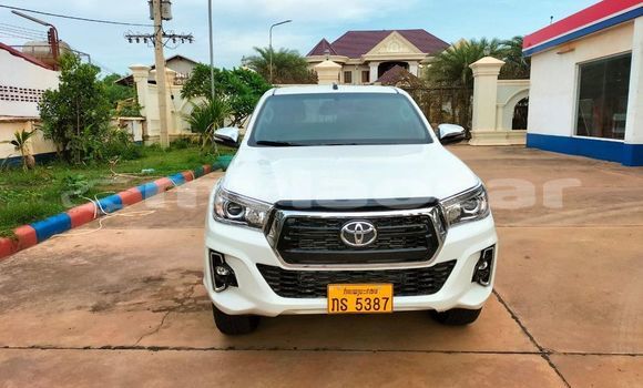 Acheter Occasion Voiture Toyota REVO CAB Z-EDITION Blanc à Vientiane, Vientiane Province Acheter Occasion Voiture Toyota REVO CAB Z-EDITION Blanc à Vientiane, Vientiane Province