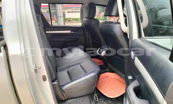 Acheter Occasion Voiture Toyota REVO CAB Z-EDITION Blanc à Vientiane, Vientiane Province Acheter Occasion Voiture Toyota REVO CAB Z-EDITION Blanc à Vientiane, Vientiane Province