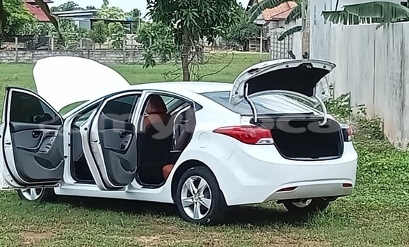 Acheter Occasion Voiture Hyundai Elantra Blanc à Vientiane, Vientiane Province Acheter Occasion Voiture Hyundai Elantra Blanc à Vientiane, Vientiane Province
