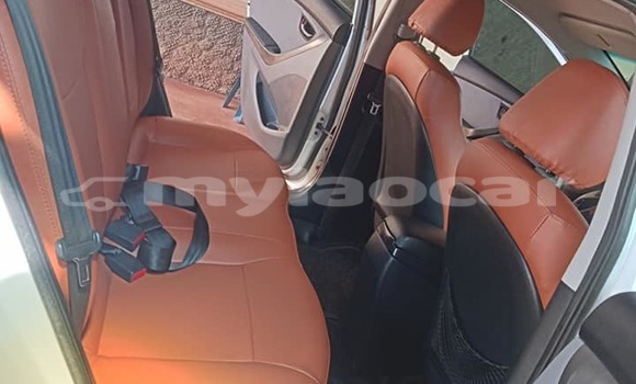 Acheter Occasion Voiture Hyundai Elantra Blanc à Vientiane, Vientiane Province Acheter Occasion Voiture Hyundai Elantra Blanc à Vientiane, Vientiane Province