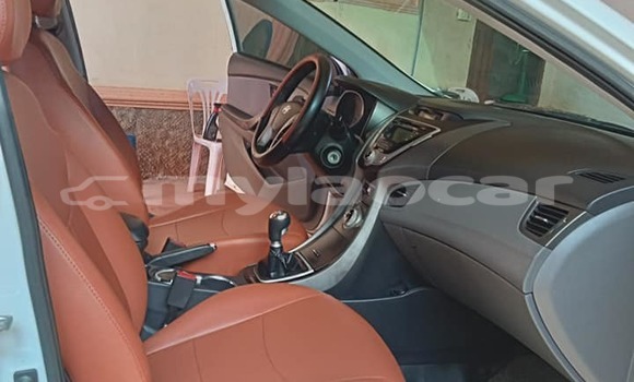 Acheter Occasion Voiture Hyundai Elantra Blanc à Vientiane, Vientiane Province Acheter Occasion Voiture Hyundai Elantra Blanc à Vientiane, Vientiane Province